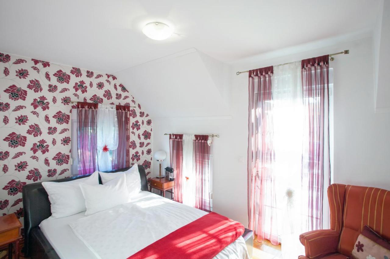 Vila Rosa Vukovar Bed & Breakfast Eksteriør bilde