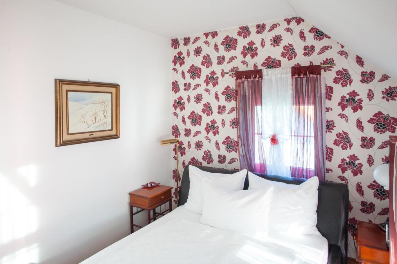 Vila Rosa Vukovar Bed & Breakfast Eksteriør bilde
