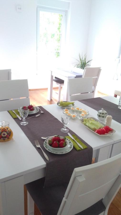 Vila Rosa Vukovar Bed & Breakfast Eksteriør bilde